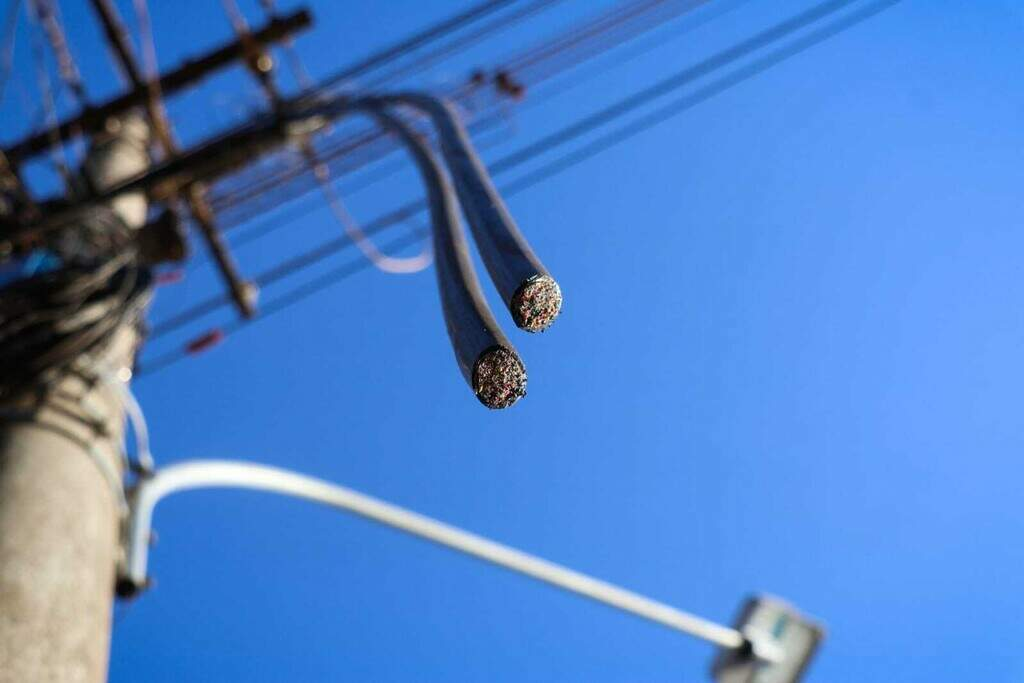 Furto de fiação elétrica interrompe abastecimento de água em vila rural de Arapuã