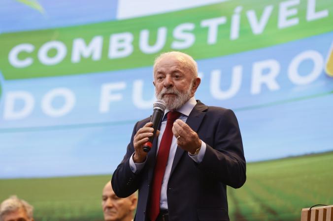 Lula anuncia aumento da mistura de biocombustíveis, com biodiesel de soja em destaque