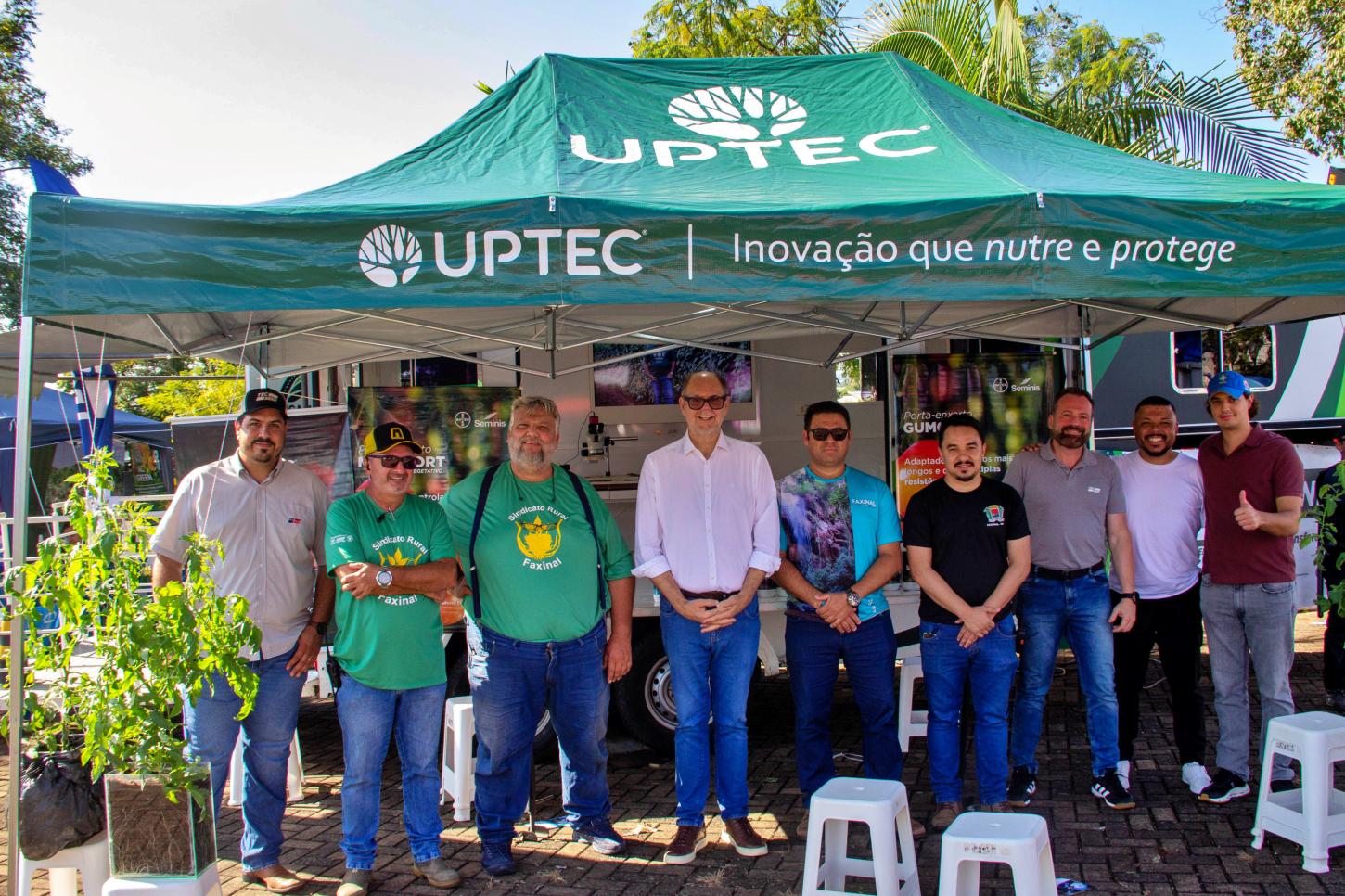 A feira recebeu a visita do ex-deputado federal Alex Canziani