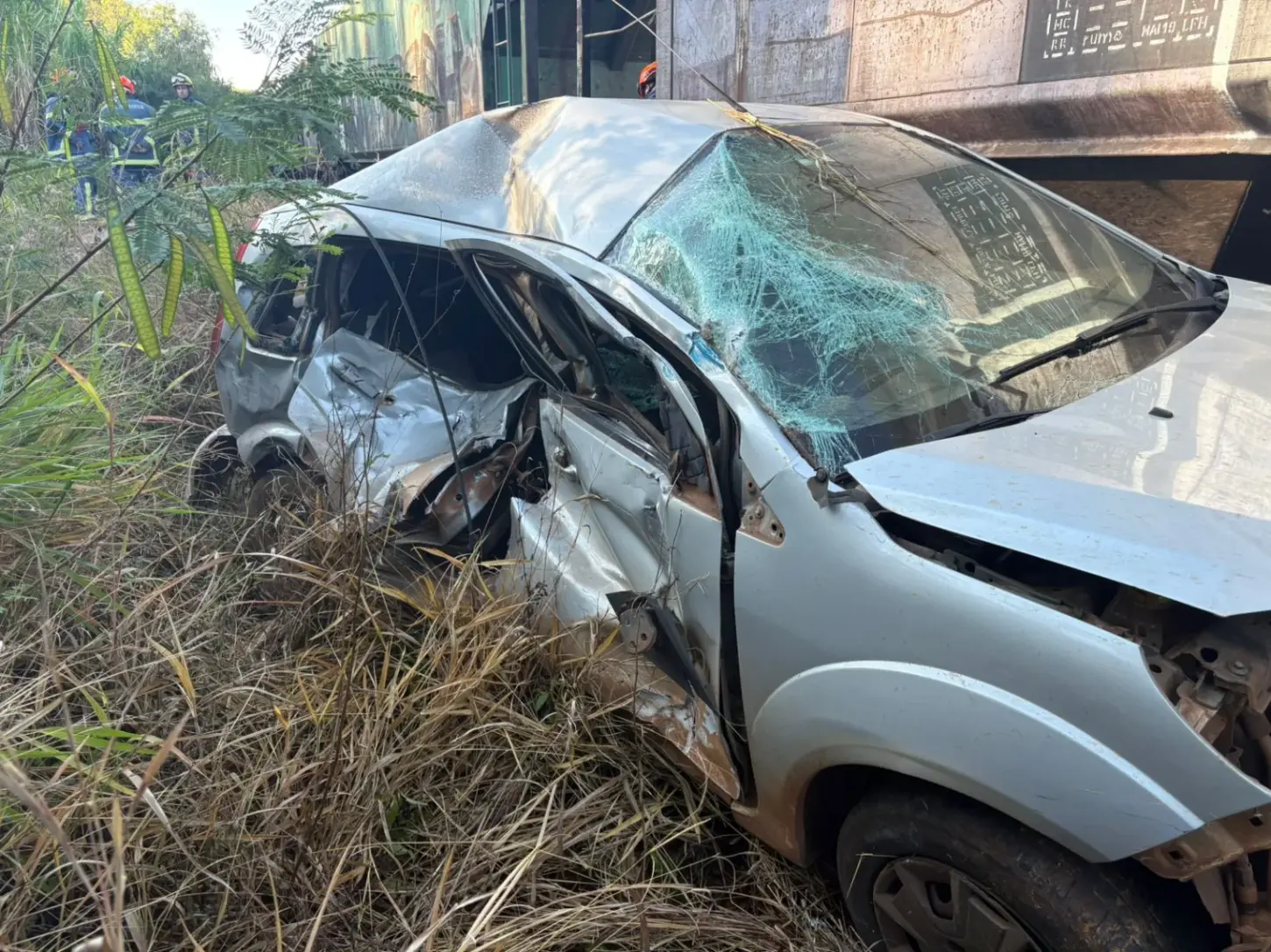 Acidente entre carro e locomotiva deixa um ferido em Jandaia do Sul