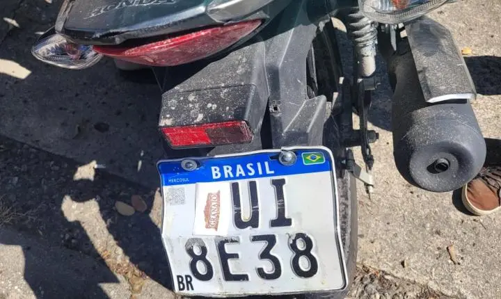 Adulteração de placa de motocicleta resulta em prisão em Rio Bom
