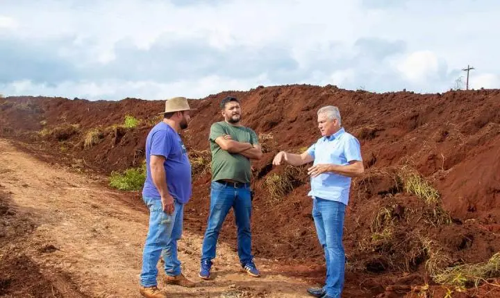 Faxinal avança com pavimentação asfáltica na estrada da Vista Alegre