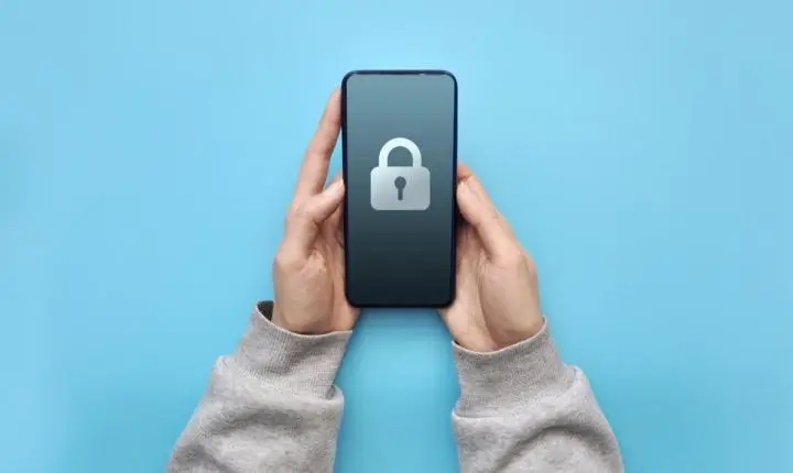 Furto de celular em residência no Centro de California