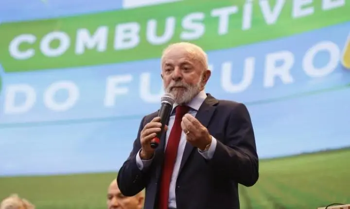 Lula anuncia aumento da mistura de biocombustíveis, com biodiesel de soja em destaque
