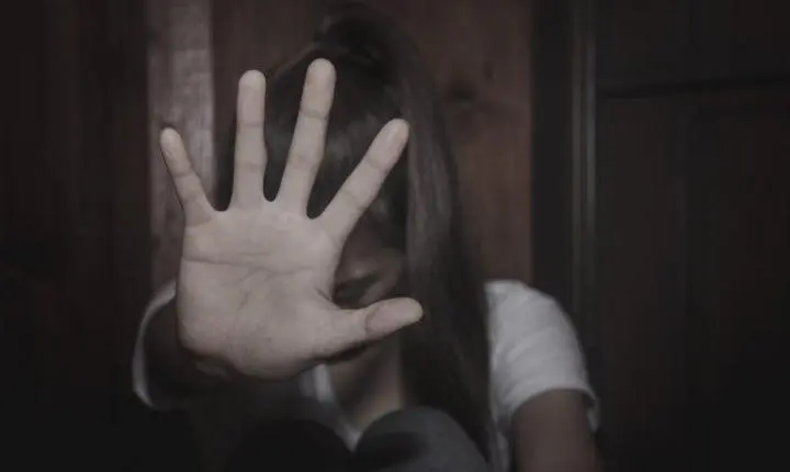 Mulher de 42 anos denuncia agressões repetidas do marido em Mauá da Serra