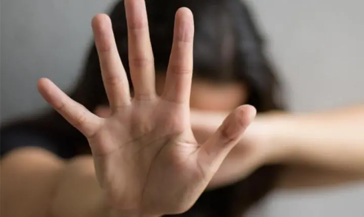 Mulher é agredida com alicate e atropelada por companheiro em Jardim Alegre