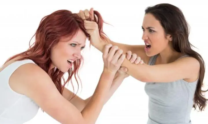 Mulher é agredida por ex-esposa em Kaloré