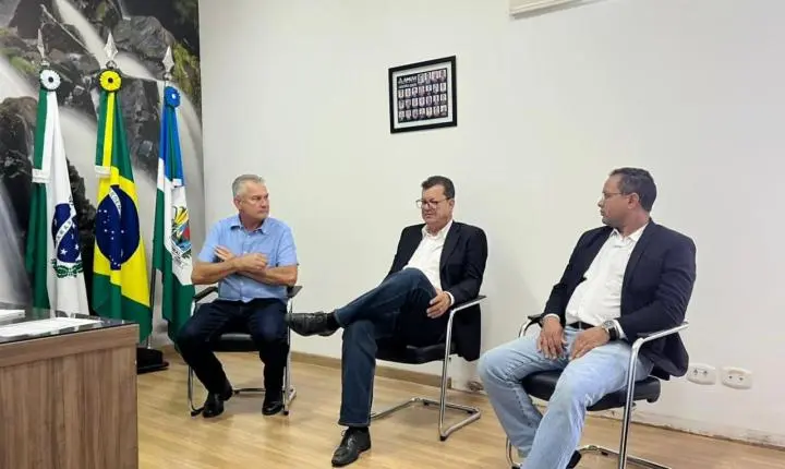 Pastores da Assembleia de Deus visitam gabinete do prefeito em Faxinal