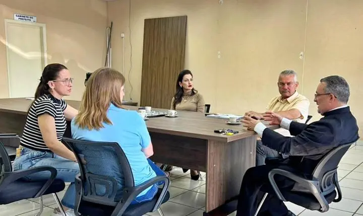 Prefeito recebe visita do padre Valdenir Prandi da Paróquia Maria Mãe da Unidade